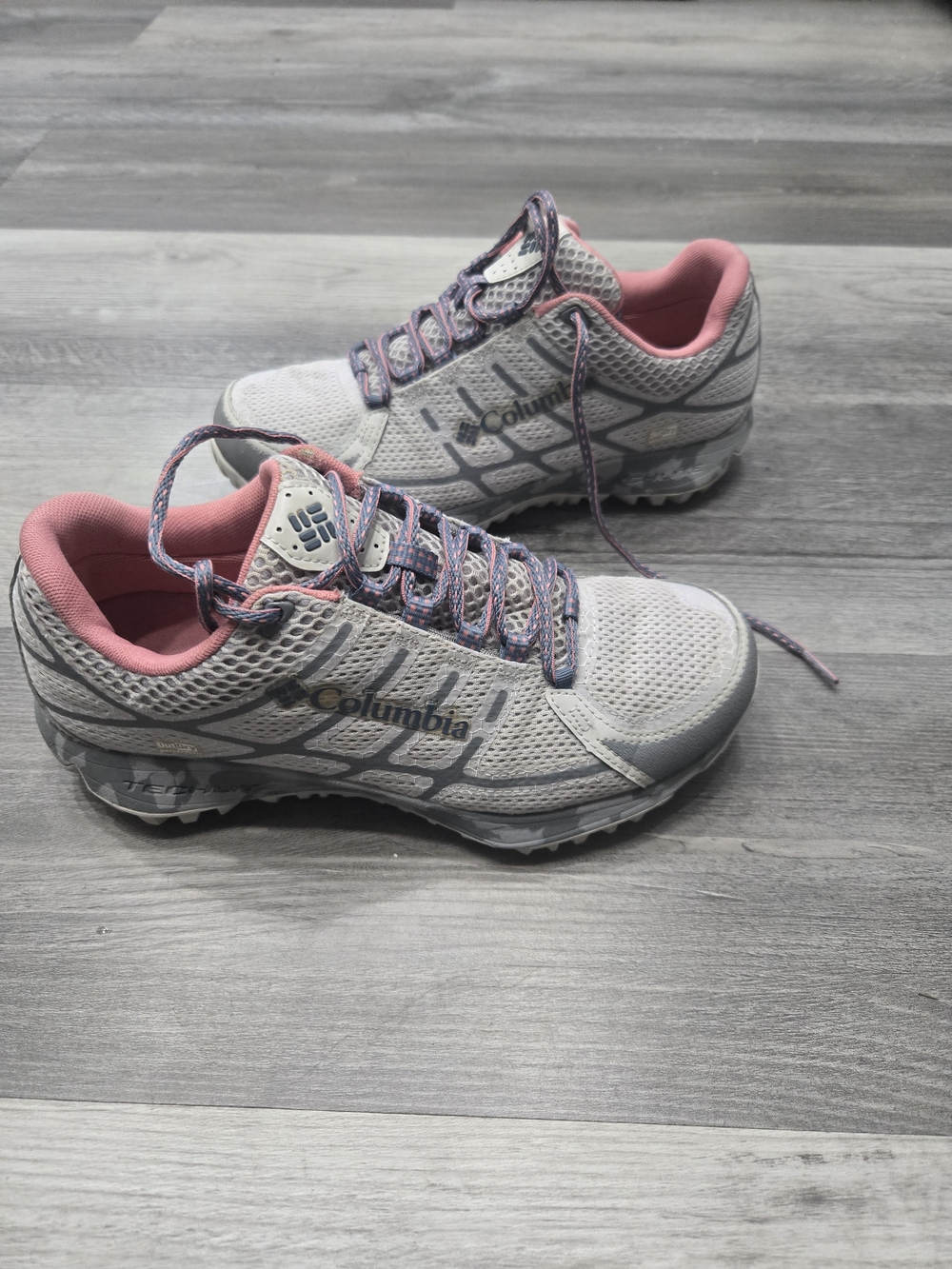 Columbia Peak Freak Women's Athletic Running Shoe Sneakers in a gray and pink